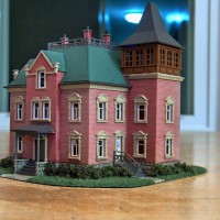 N scale mansion