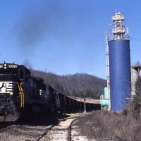 Norfolk Southern Westbound at Sunbright, VA by ERIC MILLER