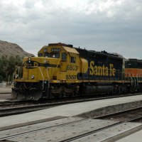 2 BNSF SD40-2