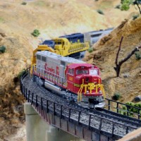 ATSF235 (SD75M) east on the 5th crossing of Tehachapi Creek