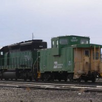 BNSF 7044 With Caboose BN 12511