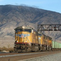 UP4293 SB at Mojave signal Bridge, 2-2-08