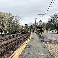 [Video] Commuter Rail Arriving