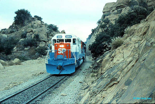 Southern Pacific "Olympic" unit heads for LAUPT